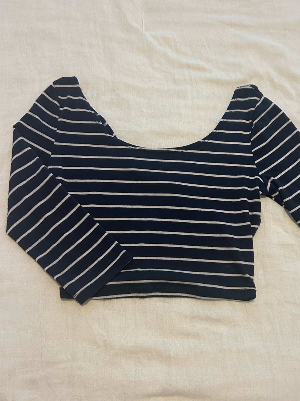 Abercrombie & Fitch Cropped Navy and White Striped 3/4 Sleeve Scoop Top